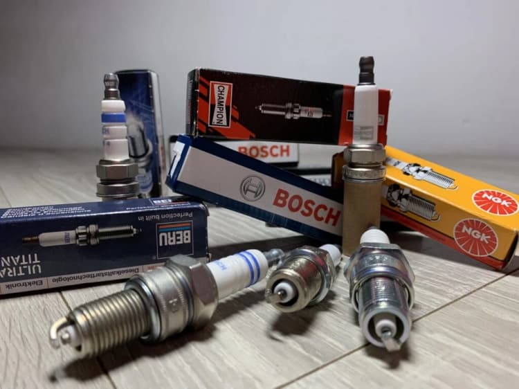 Cómo cambiar bujías paso a paso en un vehículo