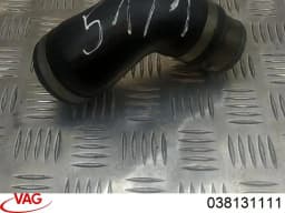 038131111 VAG Tubo flexible de aire de sobrealimentación inferior original y equivalente