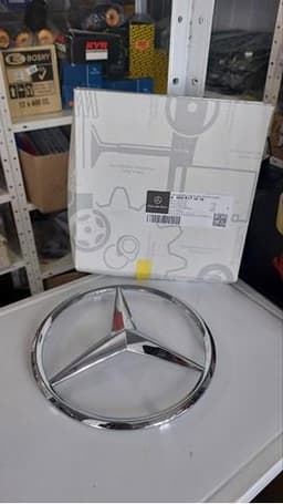 A0008171016 MERCEDES Emblema de la parrilla del radiador original y equivalente