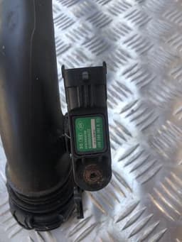 8200688708 RENAULT Manguera del intercooler izquierda original y equivalente