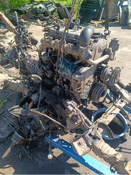 TD25TI NISSAN Motor completo original y equivalente
