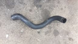 1505A568 MITSUBISHI Tubo flexible de aire de sobrealimentación izquierdo original y equivalente