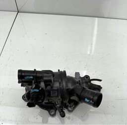 110607087R RENAULT Caja de termostato original y equivalente