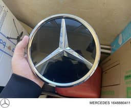 1648880411 MERCEDES Emblema de la parrilla del radiador original y equivalente