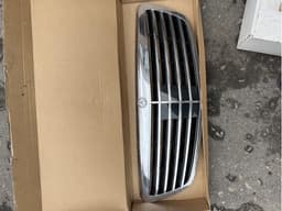 2218800283 MERCEDES Parrilla original y equivalente