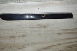 1646905462 MERCEDES Moldura de puerta trasera derecha original y equivalente