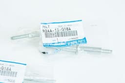 R2AA13G18A MAZDA Tornillo, soporte inyector original y equivalente