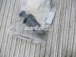 7700825472 RENAULT Boton De Luz Maletero original y equivalente